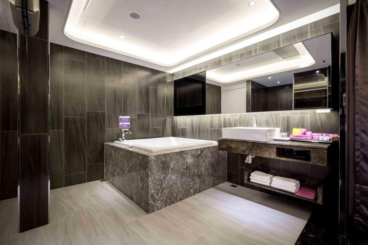 Ouge Motel - Fengshan Гаосюн Екстер'єр фото